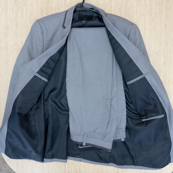 H&M - 2 piece Suit - size 42R - pants size 34R - Picture 2 of 11